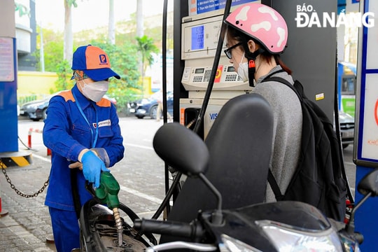 Giá xăng RON 95 tăng vượt 20.000 đồng/lít