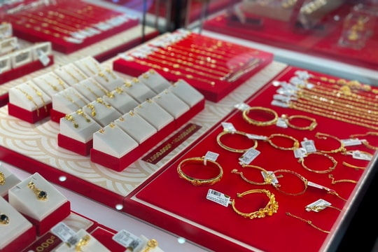 Giá vàng hôm nay 21/3/2025: Giá vàng trong nước và thế giới tiếp tục tăng nhẹ