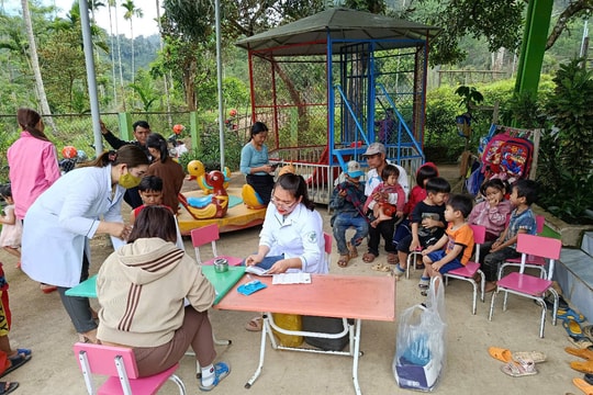 Nỗ lực giảm suy dinh dưỡng ở trẻ em miền núi