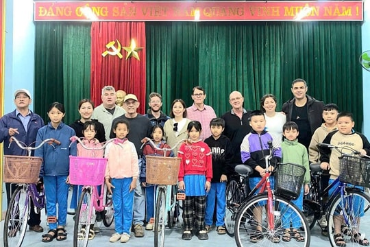 Trao 20 xe đạp tặng học sinh Quảng Nam khó khăn