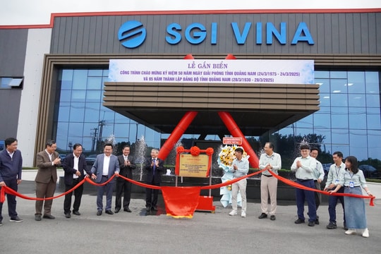 Gắn biển công trình Nhà máy nam châm từ tính SGI chào mừng 50 năm giải phóng Quảng Nam