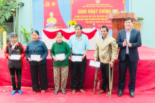 Trưởng ban Nội chính Tỉnh ủy Nguyễn Mạnh Hà dự sinh hoạt chính trị cùng đồng bào Co xã Trà Nú