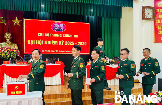 Đại hội chi bộ Phòng Chính trị và Đảng bộ Đồn Biên phòng Phú lộc