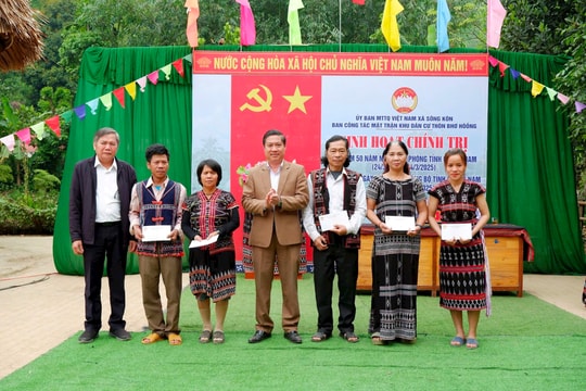 Thôn Bhơ Hôồng tổ chức sinh hoạt chính trị chào mừng 50 năm giải phóng tỉnh Quảng Nam