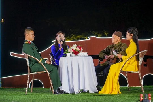 Trao truyền lý tưởng, tiếp lửa cách mạng cho tuổi trẻ đất Quảng