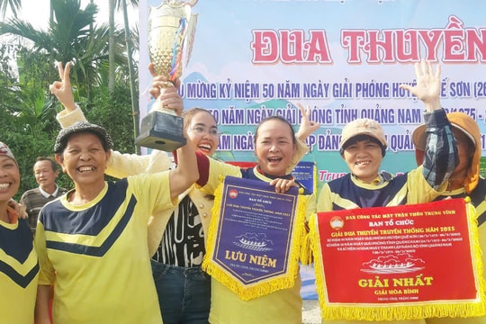 Đua thuyền chào mừng kỷ niệm 50 năm Ngày giải phóng quê hương