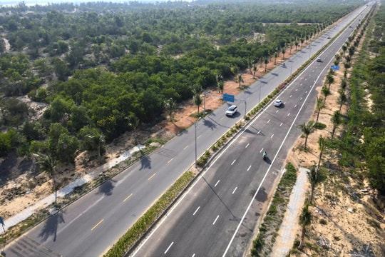 Chủ tịch UBND tỉnh Lê Văn Dũng: “Vùng Đông Quảng Nam sẽ là “thỏi nam châm” thu hút các nhà đầu tư lớn”