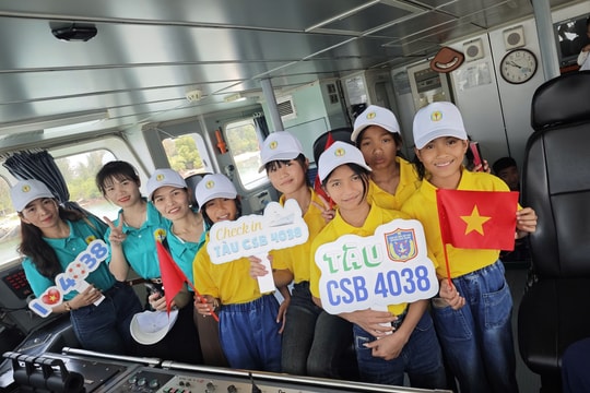 Hải đoàn 21 tuyên truyền hoạt động của Cảnh sát biển cho học sinh Bắc Trà My