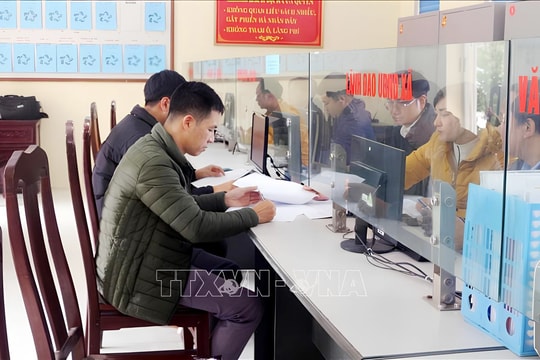 Bộ Nội vụ đề nghị tạm dừng trình Đề án sắp xếp, thành lập đơn vị hành chính cấp huyện, cấp xã theo tiêu chuẩn cũ