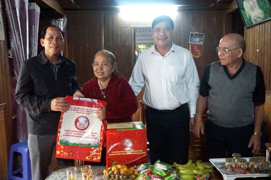 Nam Trà My chăm lo cho người có công