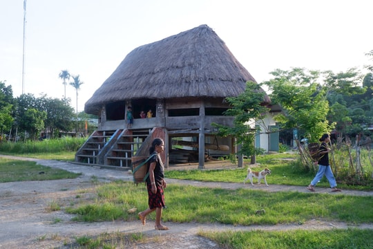 Nặng nợ cùng văn hóa bản địa miền núi