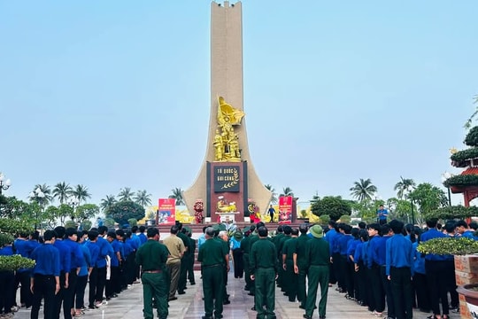 Tuổi trẻ Điện Bàn thắp nến tri ân nhân kỷ niệm 50 năm giải phóng quê hương