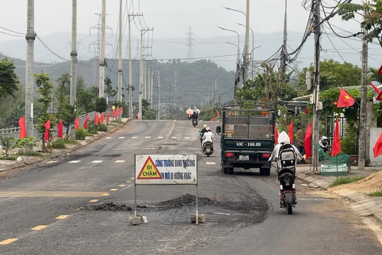 Khắc phục hư hỏng trên đường ĐT601