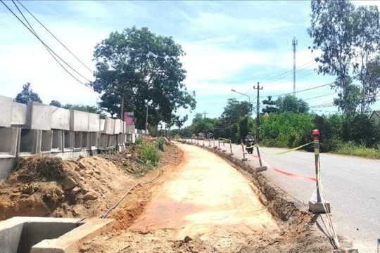 Thống nhất bồi thường, hỗ trợ đối với các hộ bị ảnh hưởng nằm ngoài vạch giải phóng mặt bằng dự án quốc lộ 14E