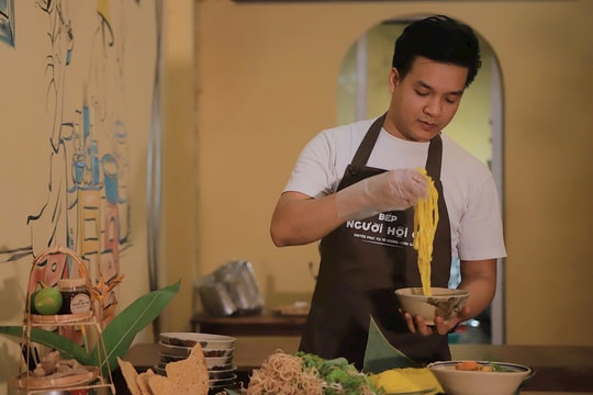 Người kể chuyện Hội An bằng bát mỳ Quảng