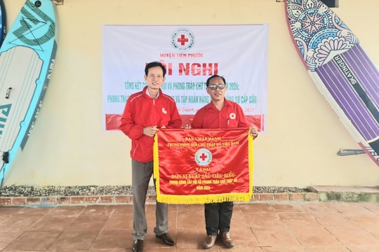 Hội Chữ thập đỏ huyện Tiên Phước nhận Cờ thi đua xuất sắc tiêu biểu