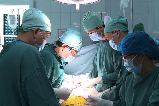 Bệnh viện Đa khoa Quảng Nam lần đầu phẫu thuật thay động mạch chủ bụng dưới thận, động mạch chậu