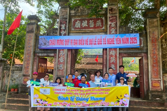 Hành hương về miếu tổ nghề yến Cù Lao Chàm