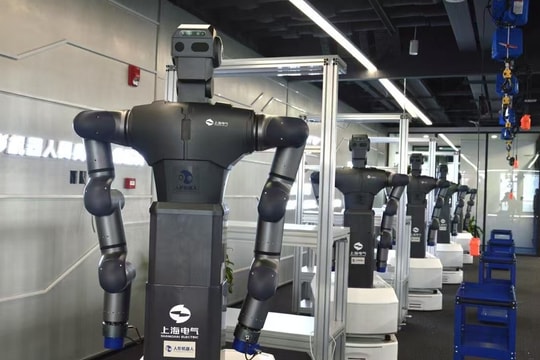 Trung Quốc sắp vận hành 'lò luyện' robot hình người đầu tiên