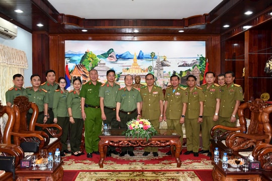 Lãnh đạo Công an Quảng Nam thăm, chúc tết Công an tỉnh Sê Kông và Champasak (Lào)