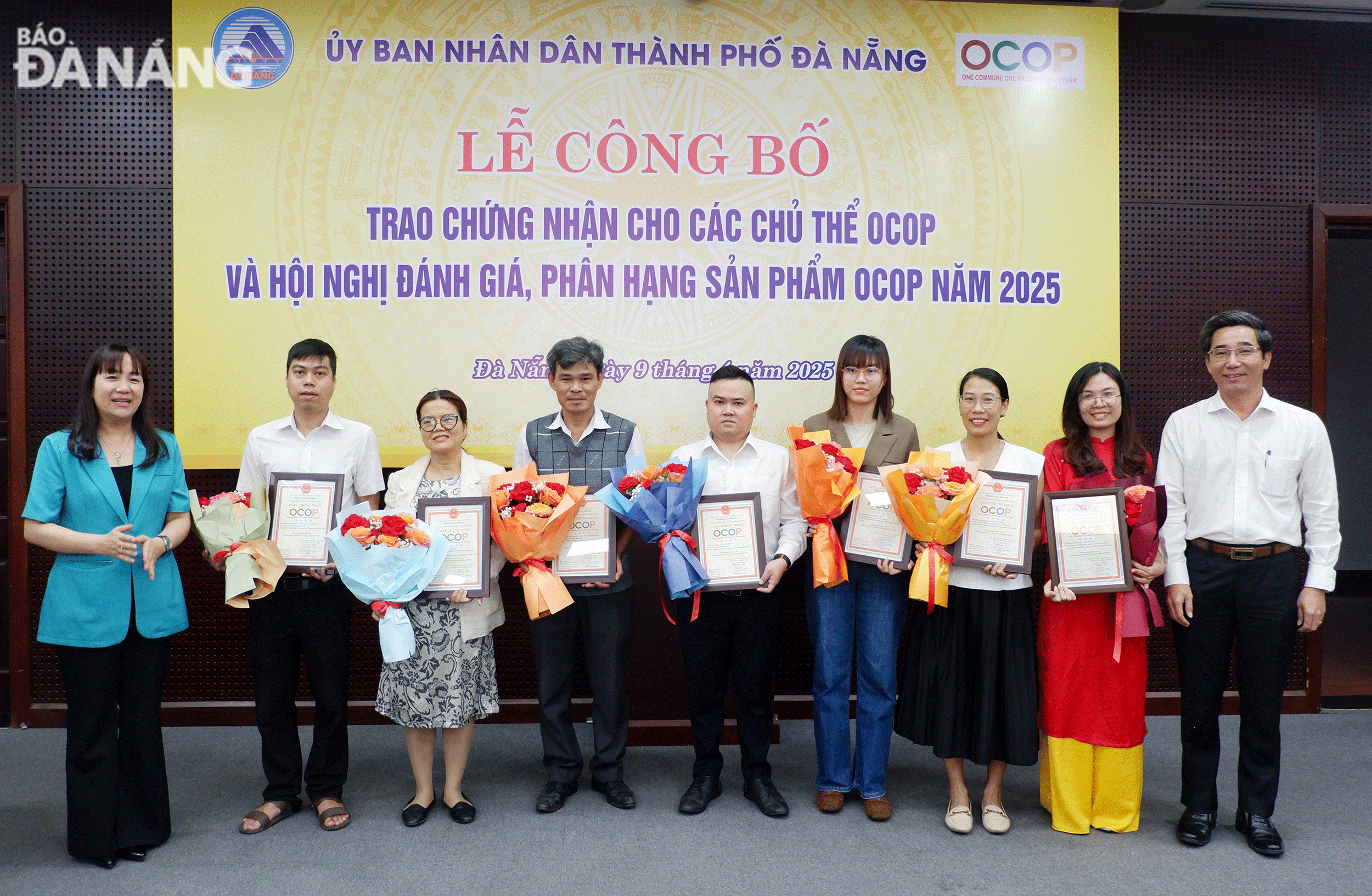 Trao chứng nhận 11 sản phẩm đạt OCOP 4 sao cấp thành phố