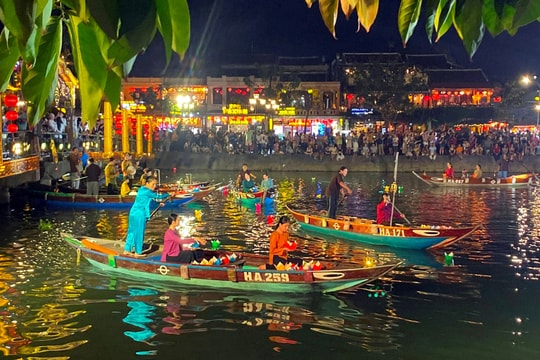 Lung linh “Đêm Hoài giang”