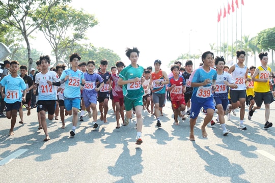 Phân luồng, điều tiết giao thông phục vụ giải Việt dã - chạy Vũ trang truyền thống Báo Đà Nẵng lần thứ 28 năm 2025