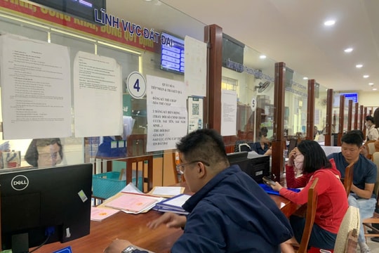 Lượng người làm thủ tục đất đai tăng, cẩn trọng với chiêu trò tạo "sốt" đất