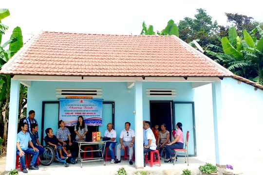 Chia sẻ khó khăn với nạn nhân da cam huyện Quế Sơn