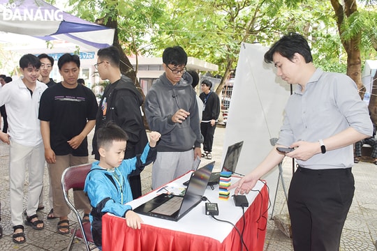 Triển lãm 70 sản phẩm công nghệ của học sinh, sinh viên