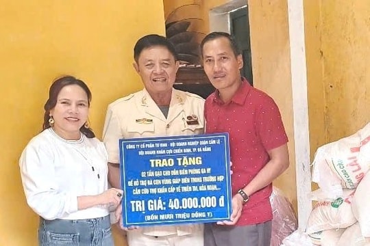 Đồn Biên phòng Ga Ry tiếp nhận 2 tấn gạo hỗ trợ nhân dân huyện Kà Lừm