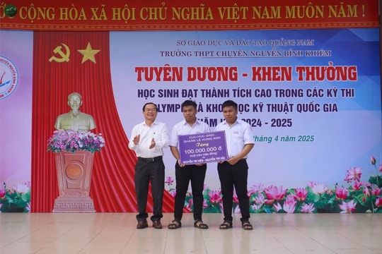 Tặng 100 triệu đồng động viên 2 học sinh đoạt giải Nhất thi học sinh giỏi quốc gia