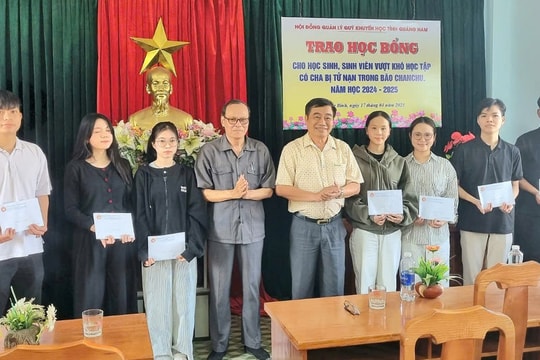 Trao học bổng Chanchu năm học 2024 - 2025 cho học sinh, sinh viên Quảng Nam