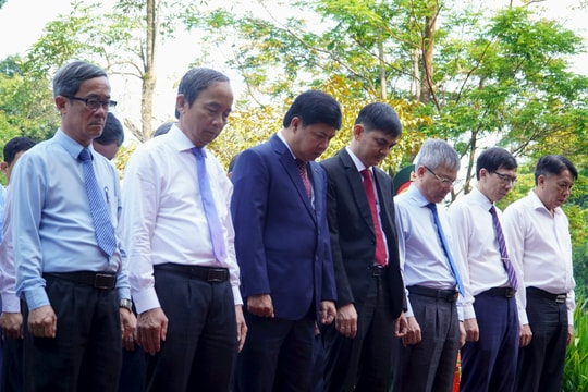 Lãnh đạo tỉnh Quảng Nam dâng hương tại Di tích lịch sử Căn cứ Đặc khu ủy Quảng Đà