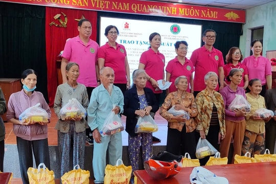 Trao tặng hơn 300 suất quà cho nạn nhân chất độc da cam huyện Tiên Phước