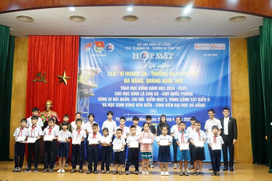 Trao 305 suất học bổng Vừ A Dính cho học sinh, sinh viên vượt khó