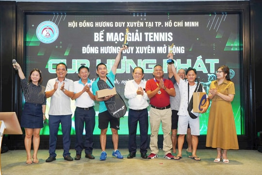 Gây quỹ khuyến học từ Giải Tennis đồng hương Duy Xuyên