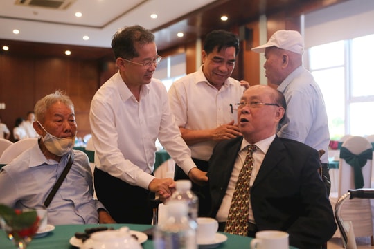 Quảng Nam - Đà Nẵng tiếp nối tình đoàn kết...