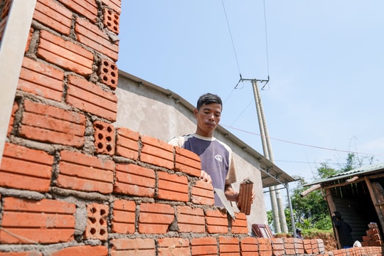 Nam Trà My gấp rút xóa nhà tạm