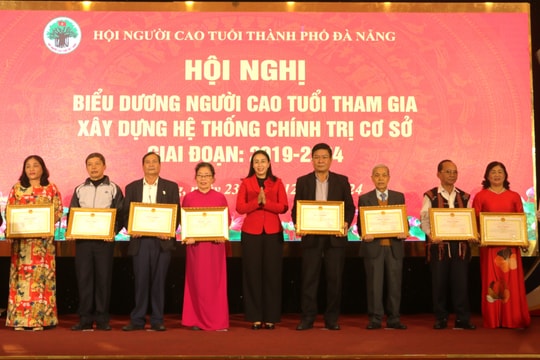 Người cao tuổi nêu gương sáng xây dựng quê hương