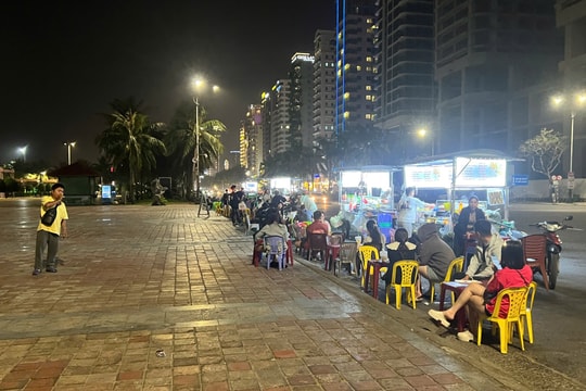 Xử lý hàng rong trước công viên Biển Đông