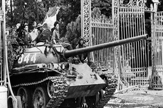 Từ lời kêu gọi của Chủ tịch Hồ Chí Minh đến lá cờ trên Dinh Độc Lập