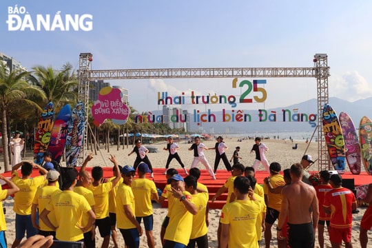 Khai trương mùa du lịch biển 2025