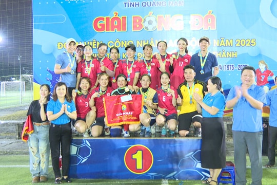Bế mạc Giải bóng đá đoàn viên, công nhân lao động các khu kinh tế và khu công nghiệp tỉnh Quảng Nam năm 2025