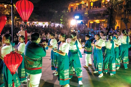 Bắc nhịp cầu từ làn điệu dân ca