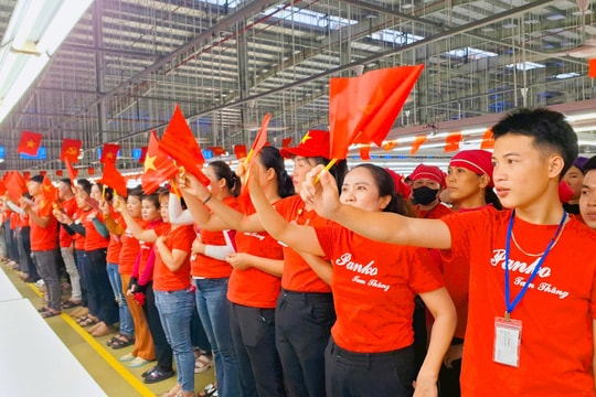 “Biển cờ đỏ” trong công ty Hàn Quốc giữa lòng Quảng Nam