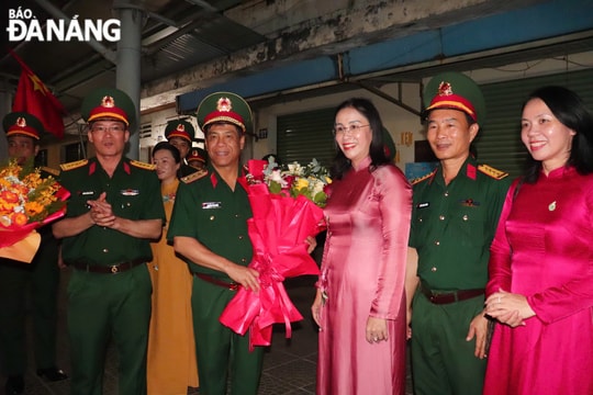 Rực rỡ cờ hoa ở ga Đà Nẵng đón đoàn diễu binh, diễu hành trở về đơn vị