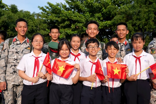 Lãnh đạo tỉnh Quảng Nam gặp mặt, chúc mừng Đoàn diễu binh, diễu hành Quân khu 5 trở về từ TP.Hồ Chí Minh