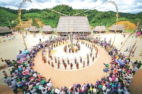 Tiếng rừng tiếng núi, tiếng tâm tư…