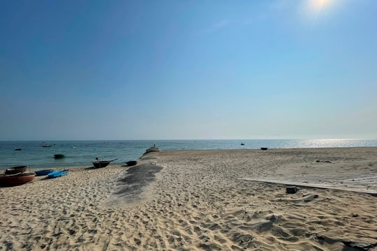 Hé mở về lai lịch tàu đắm ở bờ biển Cẩm An